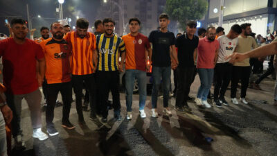 Galatasaray’ın şampiyonluğu kutlamalarında halay çekildi: Fenerbahçe ve Beşiktaş taraftarlarıda eşlik etti