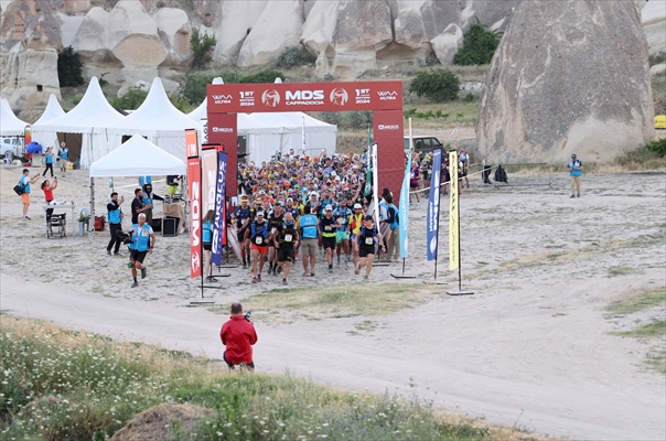 Kapadokya Çöl Maratonu’nda 30 kilometrelik koşu başladı