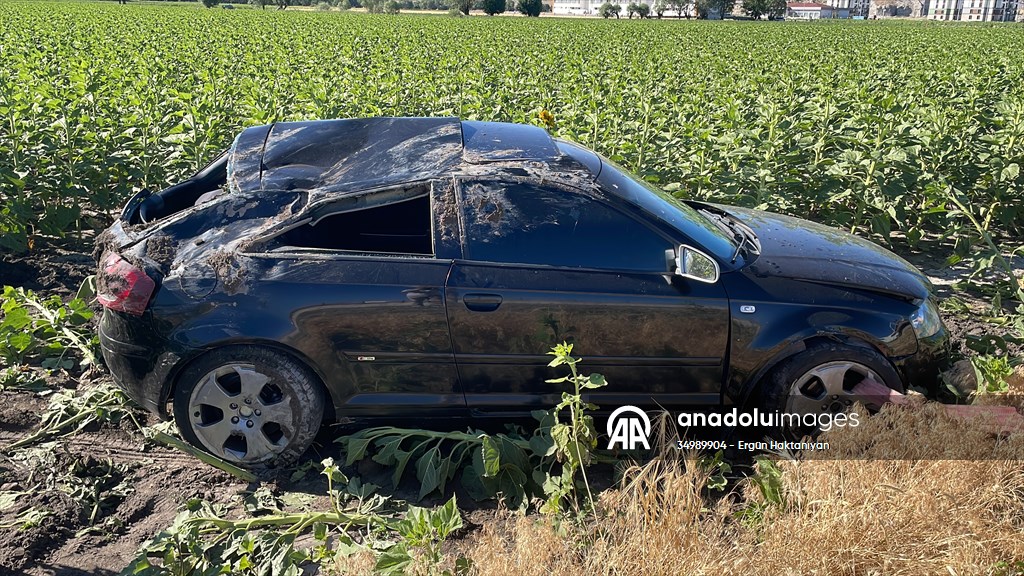 Kayseri’de Trafik Kazası: Sürücü Ayçiçeği Tarlasına Girdi