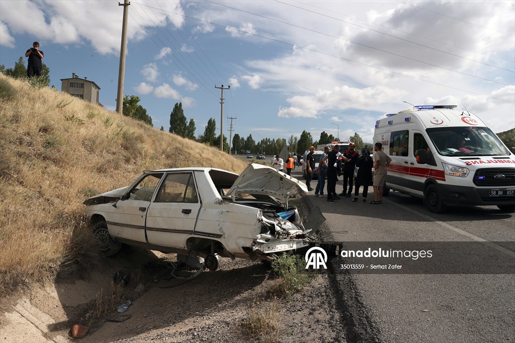 Sivas’ta Trafik Kazası: 5 Kişi Yaralandı