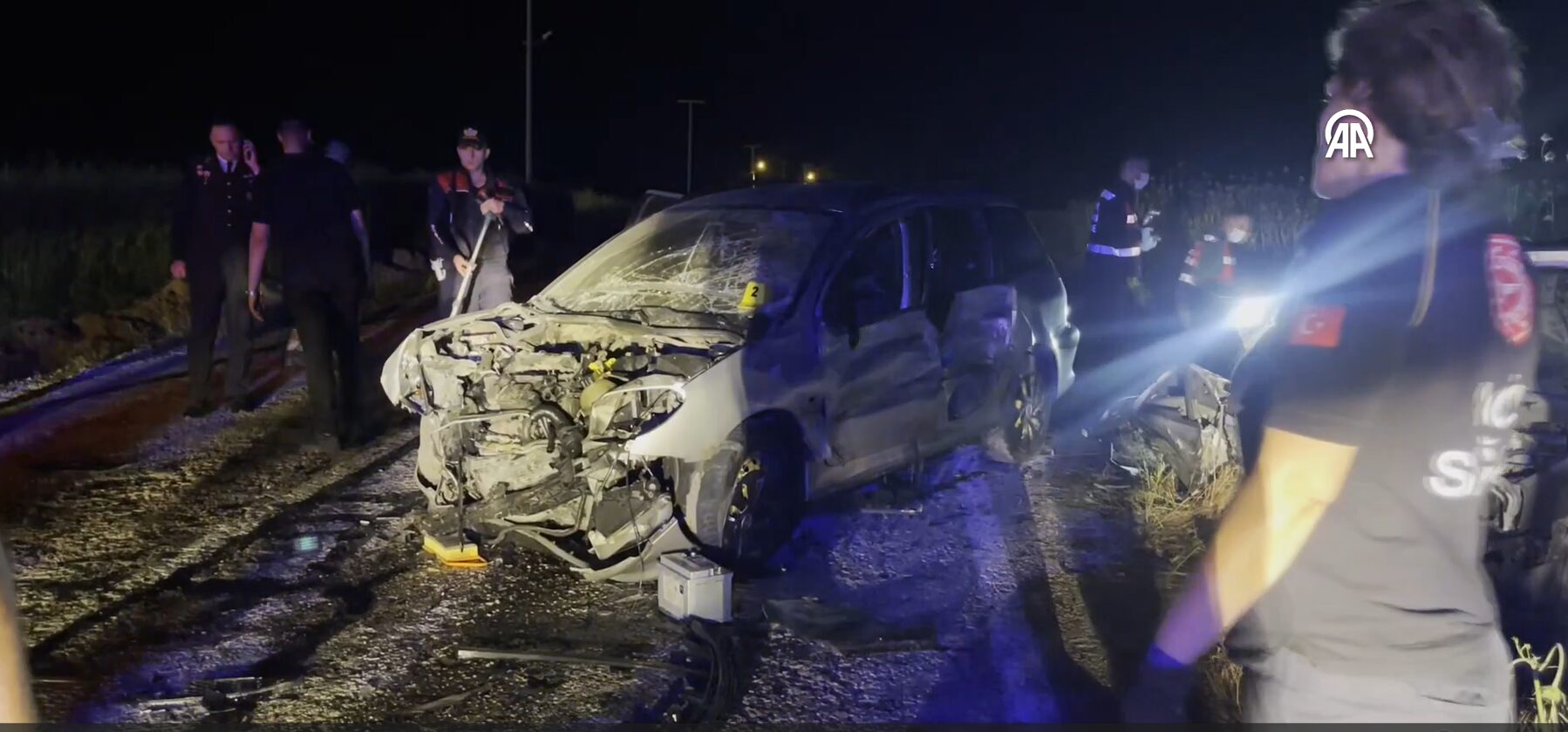 3 aracın karıştığı kazada 3 kişi öldü, 5 kişi yaralandı (VİDEOLU HABER)