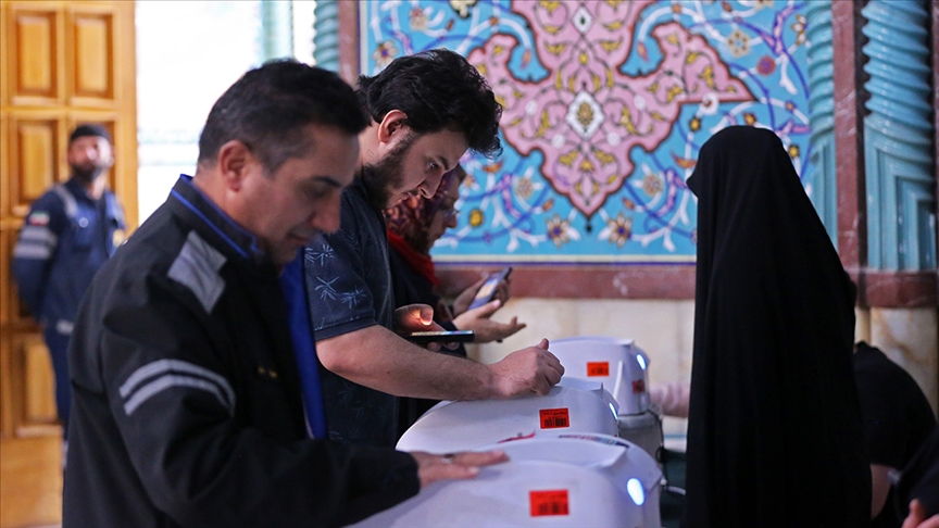 İran’da Cumhurbaşkanlığı seçimi için oy verme işlemi başladı