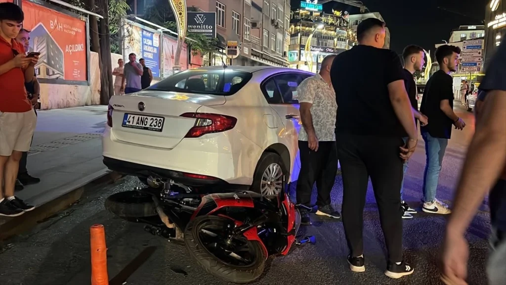 Gebze’de Motosiklet İle Otomobil Çarpıştı, Sürücü Yaralandı