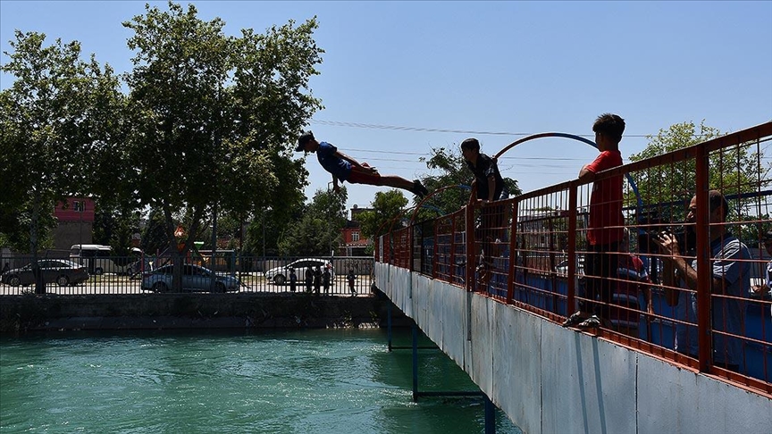 Adana’da hava sıcaklığı 40 dereceyi aştı