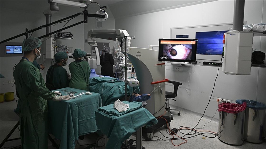 Canlı Cerrahi Sempozyumu! Göz Hekimleri Canlı Yayında 70 Göz Ameliyatı Yapacak