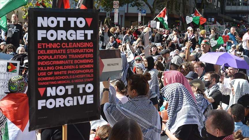 Melbourne Üniversitesinde Filistin’e Destek Gösterilerine Katılan Öğrenciler Okuldan Atılabilir