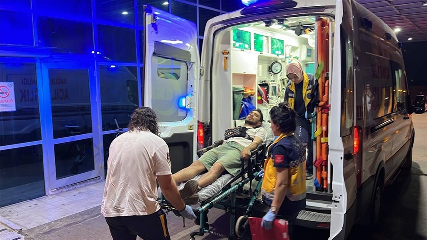 Kocaeli’de Sahipsiz Köpeklerin Saldırısı Sonucu Kaza Yapan Motosikletli Kurye Yaralandı