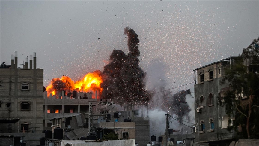 İsrail, Gazze Şeridi’nin Orta Kesiminde İki Eve Hava Saldırısı Düzenledi