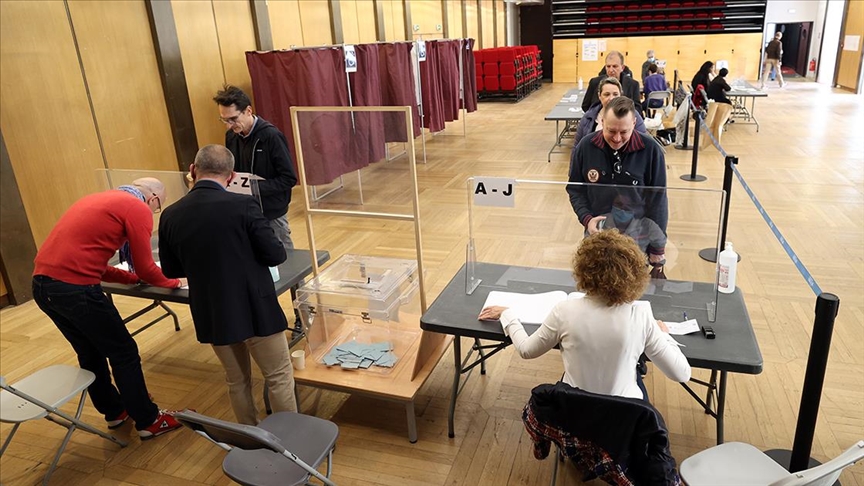Fransa’da Erken Genel Seçimler Başladı