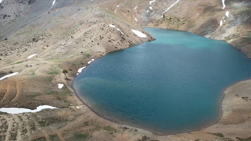 Erzincan’daki Aygır Gölü Doğaseverlerin Uğrak Noktası Oluyor