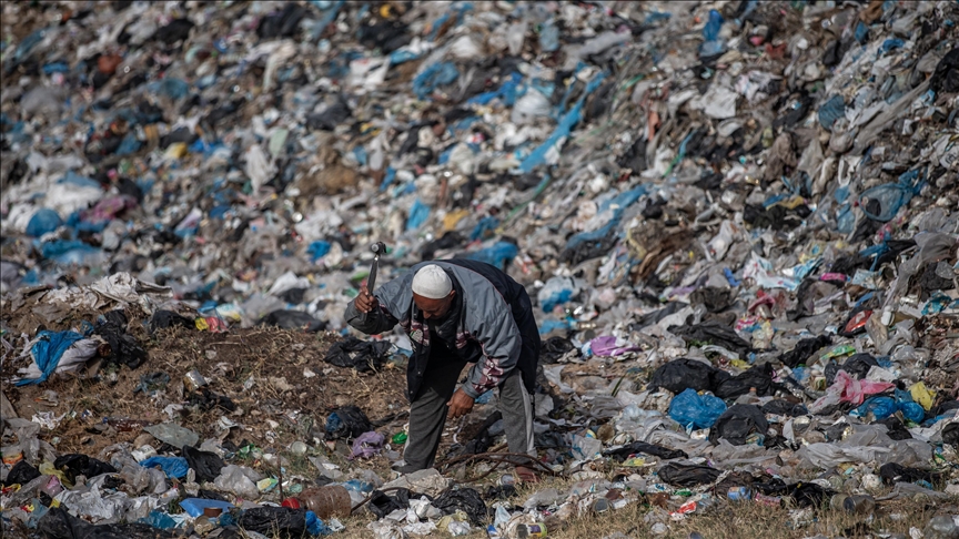 Gazze’deki çöp yığınları Filistinlilerin hayatını tehdit ediyor