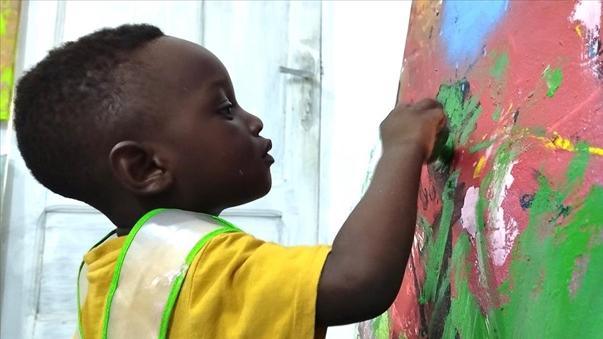 Guinness Rekorlar Kitabı’na Giren Ganalı Küçük Ressamın Annesi Oğlunun Resim Serüvenini Anlattı