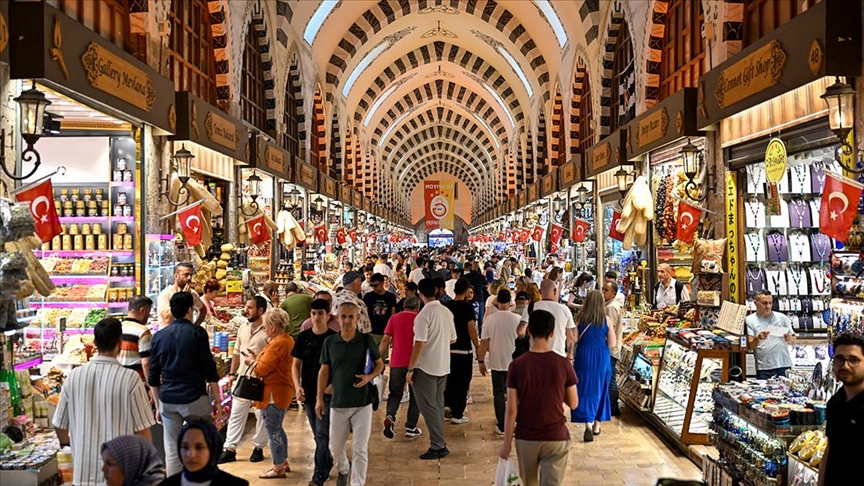 Eminönü’nde Bayram Alışverişi Hareketliliği Yaşanıyor