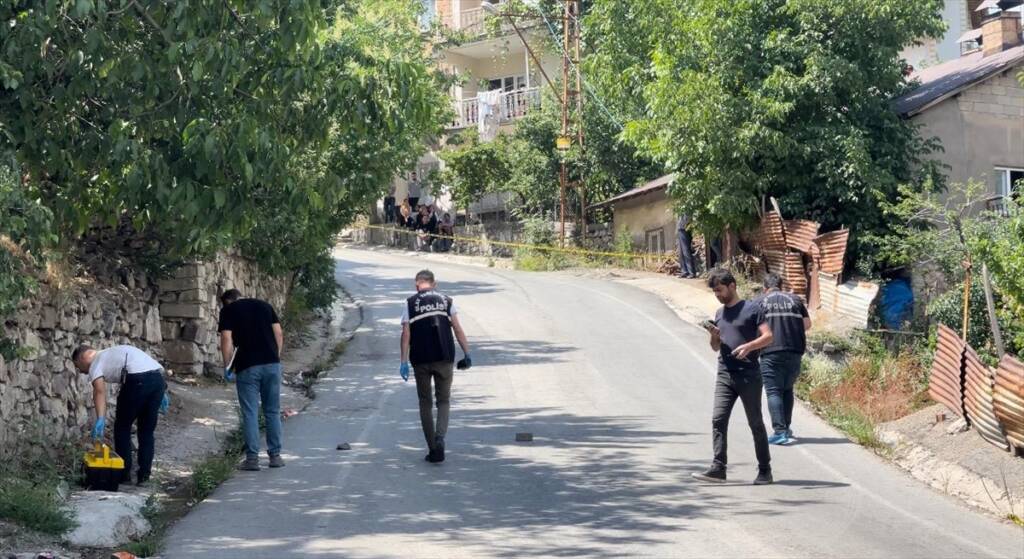 Hakkari'de bir kişi, tartıştığı