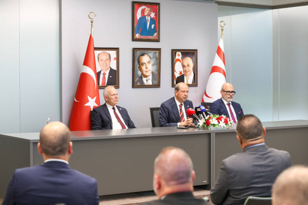 KKTC Cumhurbaşkanı Tatar: “İngiliz Üslerindeki Hareketlilik Kıbrıs’ı Hedef Haline Getirebilir”