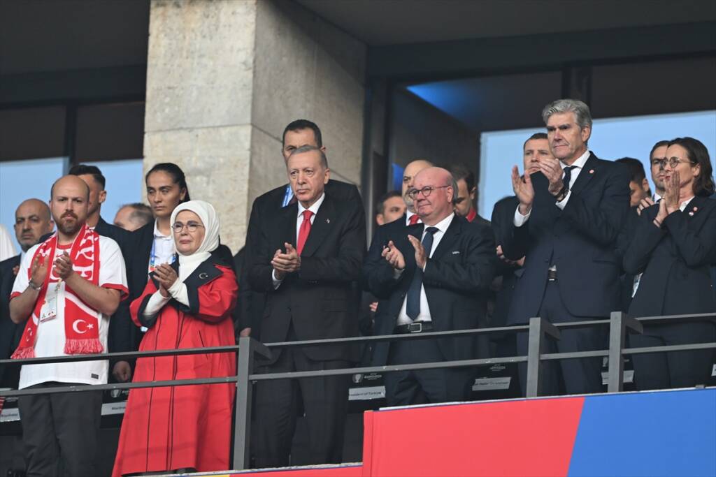Cumhurbaşkanı Erdoğan, milli takımı yalnız bırakmadı