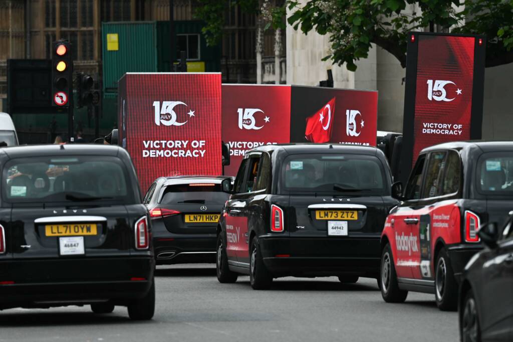 15 Temmuz Direnişini Londra Sokaklarında