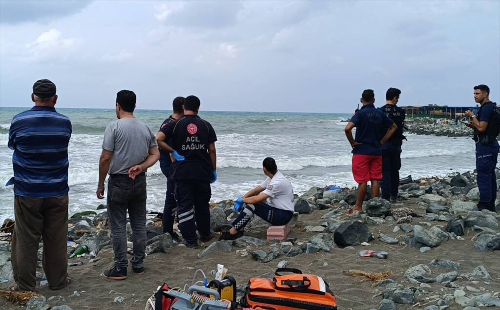 Hatay'ın Samandağ ilçesinde, denizde