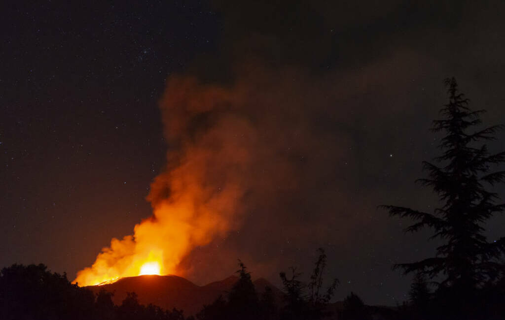 İtalya'nın Sicilya Adası'ndaki Etna