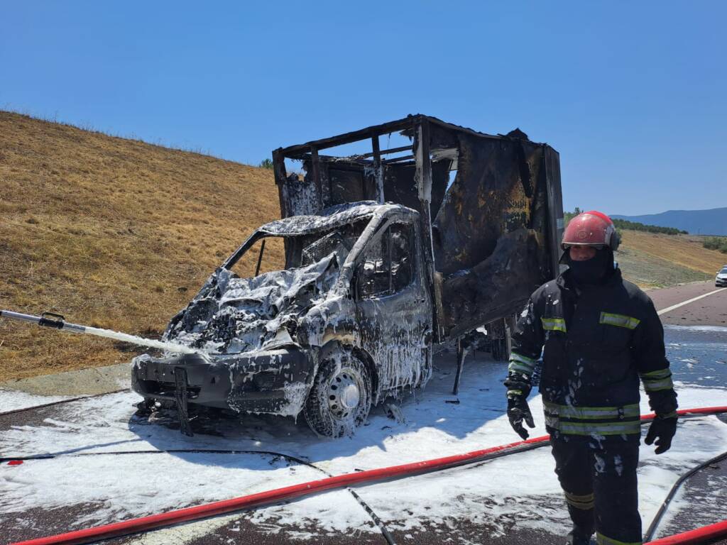 Yalova’da kaza: Kamyonet kullanılamaz halde!