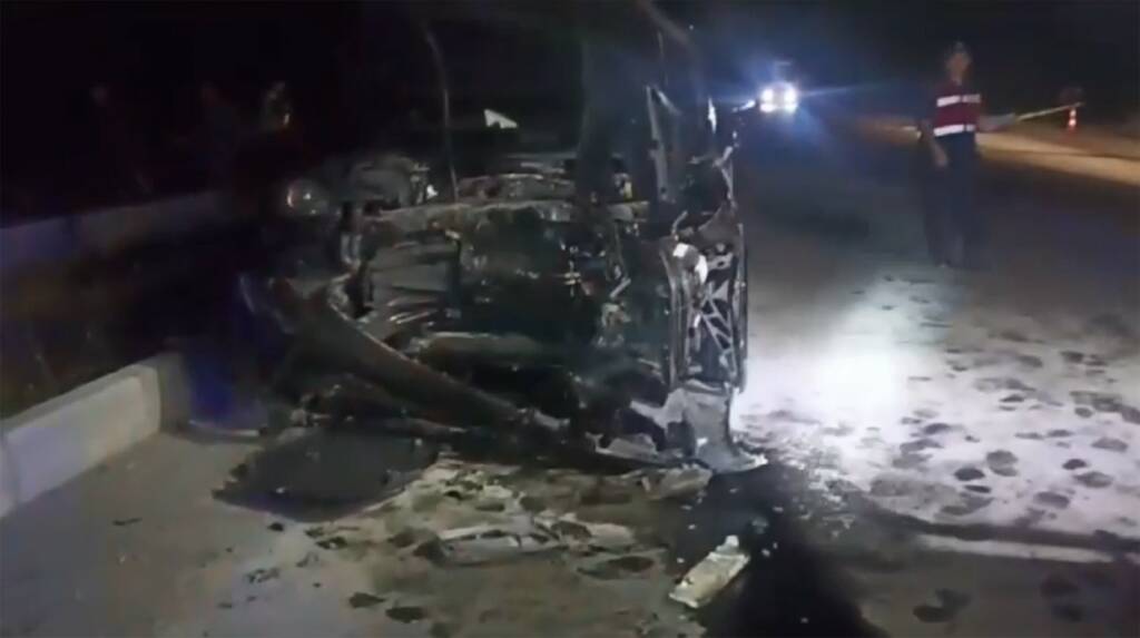 Sinop'ta iki otomobilin çarpışması