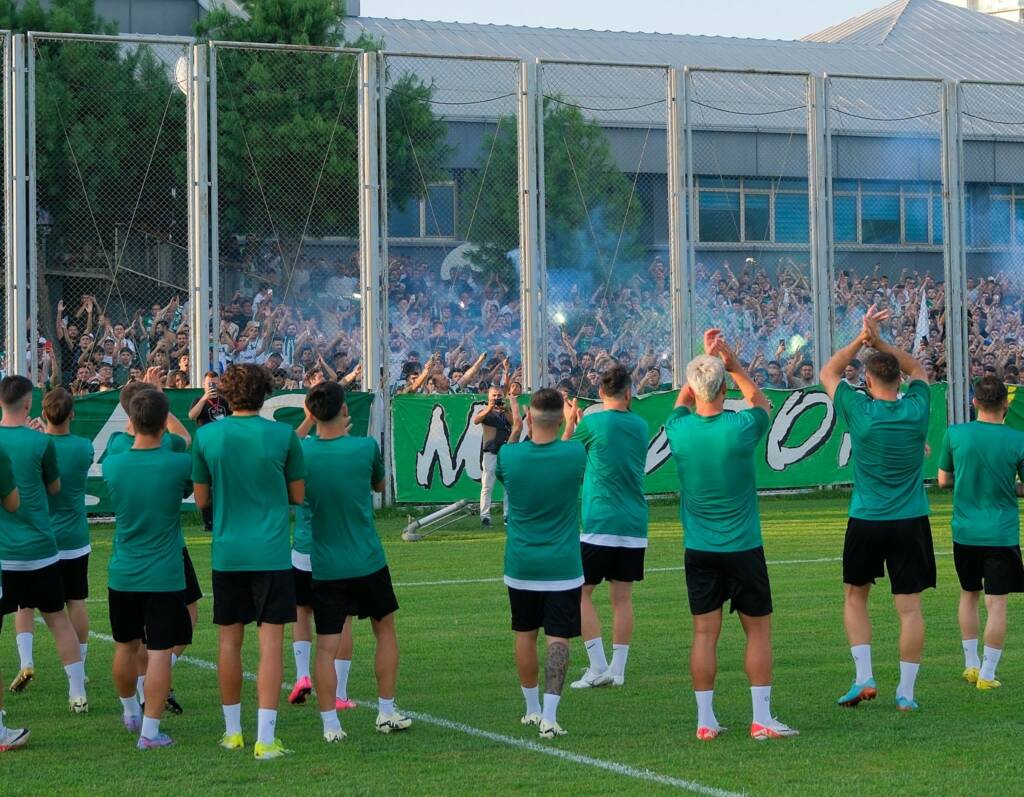 Yeşil-beyazlı taraftar Bursaspor’u yalnız bırakmadı