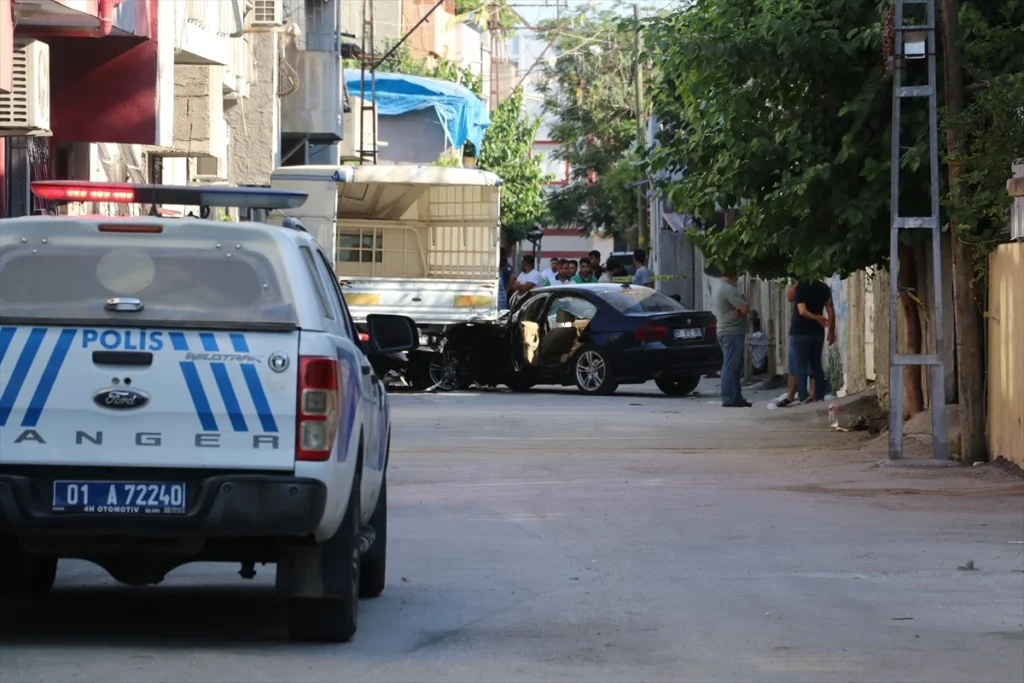 Adana’da Otomobilde Silahlı Saldırı: Sürücü Hayatını Kaybetti