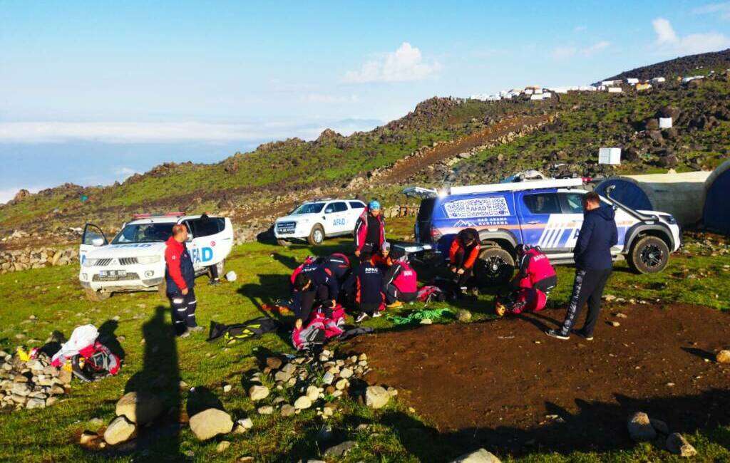 Ağrı Dağı'na tırmanış yaparken