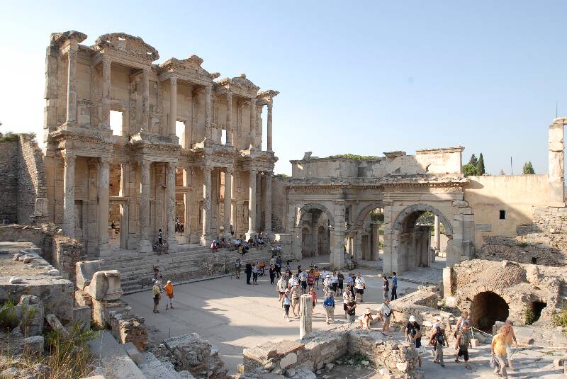 Efes Antik Kenti’nde Kazı Çalışmaları Devam Ediyor