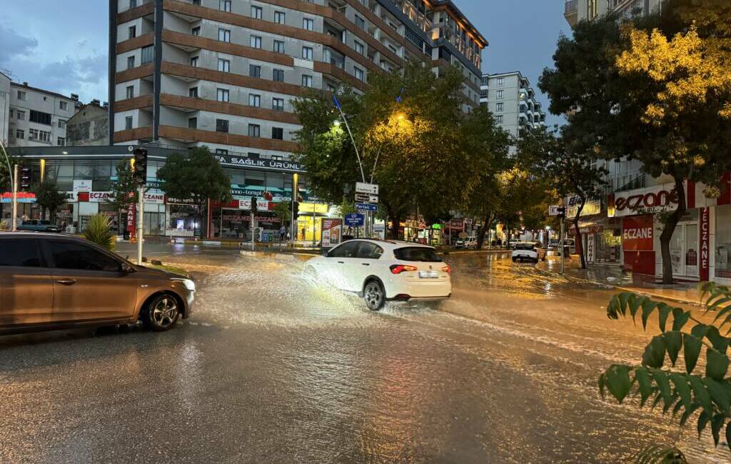 Elazığ'da etkili olan sağanak