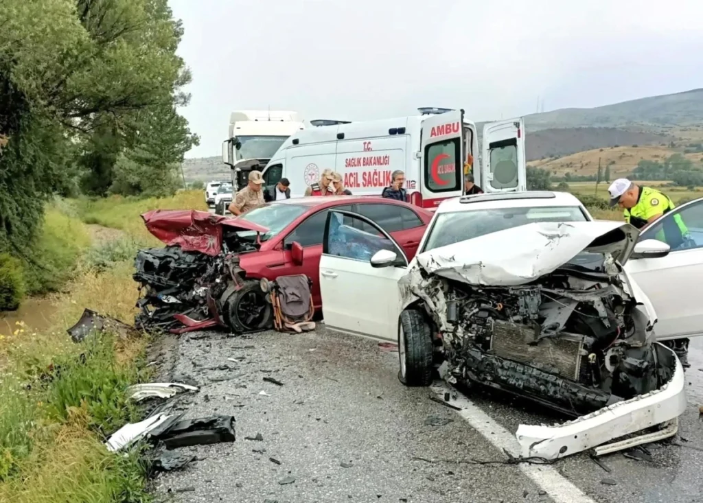 Erzincan’da Trafik Kazası: 4 Kişi Yaralandı