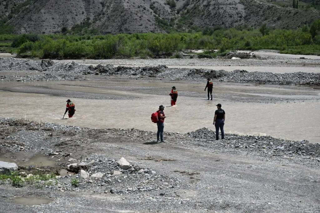 Erzurum’da sele kapılan çocuk aranıyor!