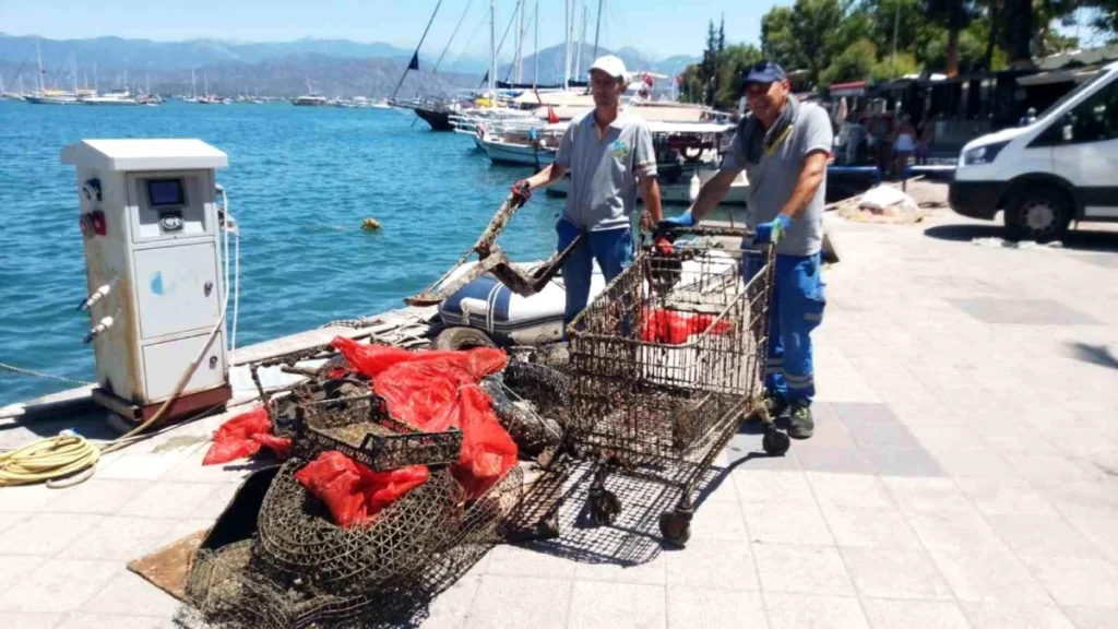 Fethiye’de Gönüllü Dalgıçlar Deniz Temizliği Yaptı