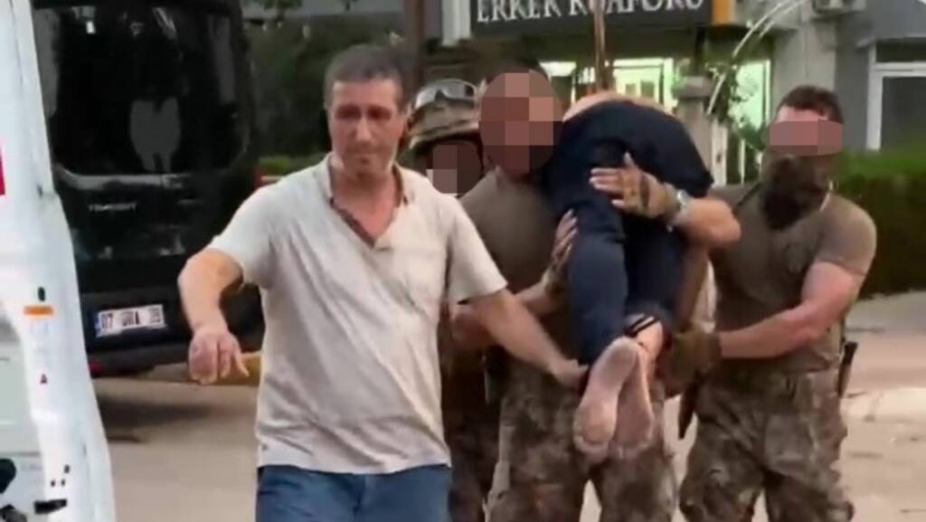 Antalya’da sıcak saatler: Özel Harekat polisi devreye girdi!