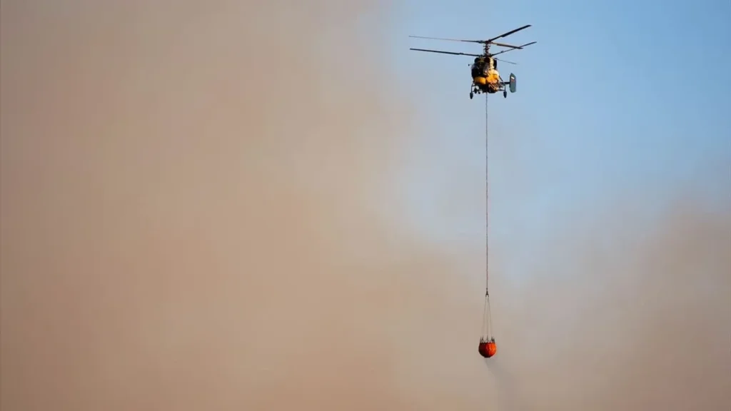 TSK İzmir’deki yangına helikopter desteği sağlıyor