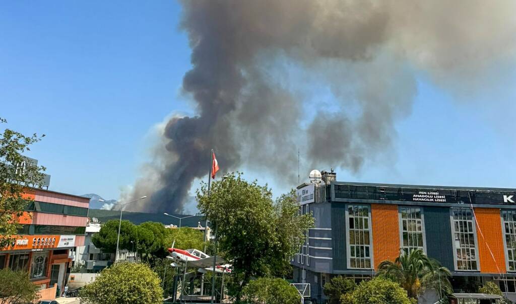 İzmir’de orman yangını: Müdahale ediliyor!