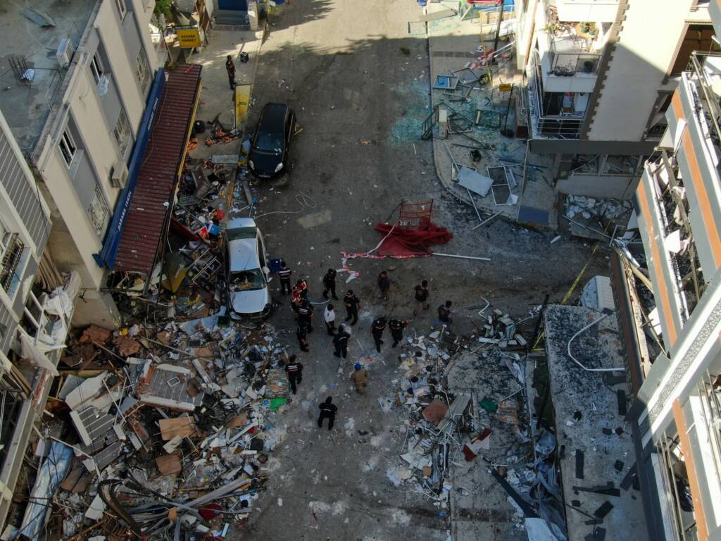 İzmir’deki patlamanın ardından hasar tespit çalışmaları başladı