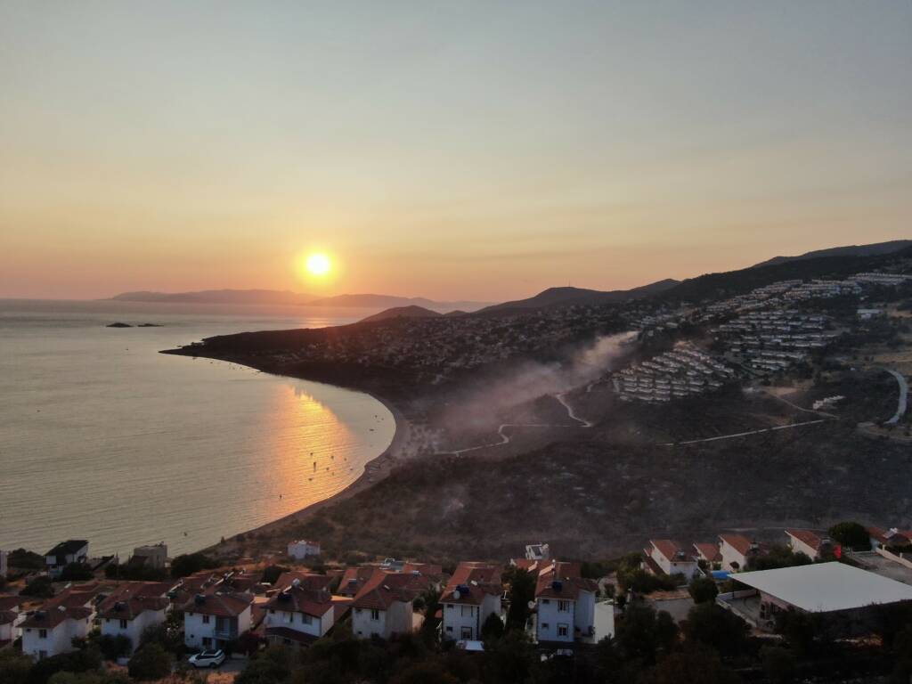 İzmir’deki yangının boyutu havadan görüntülendi