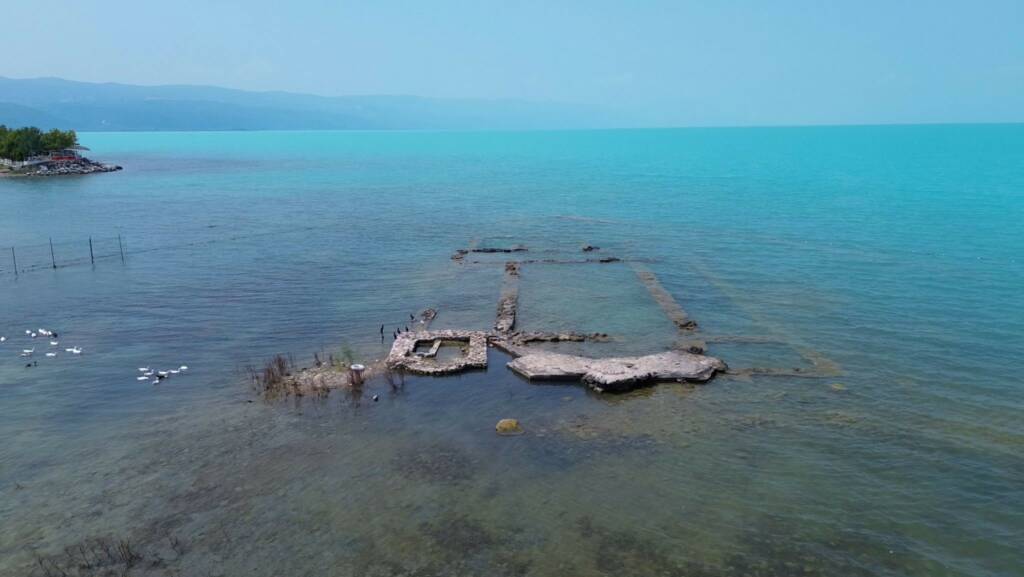 İznik Gölü turkuaz rengi ile mest etti