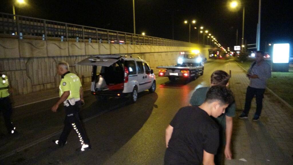 Antalya’da 2 araç çarpıştı: Çok sayıda yaralı!