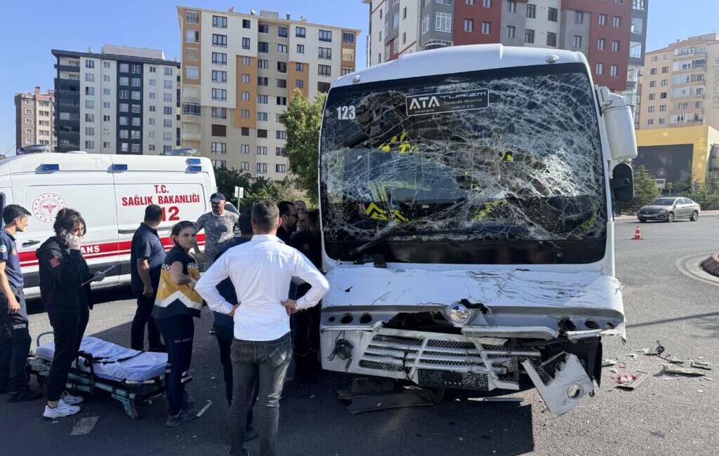 Kayseri'de işçi taşıyan midibüsle