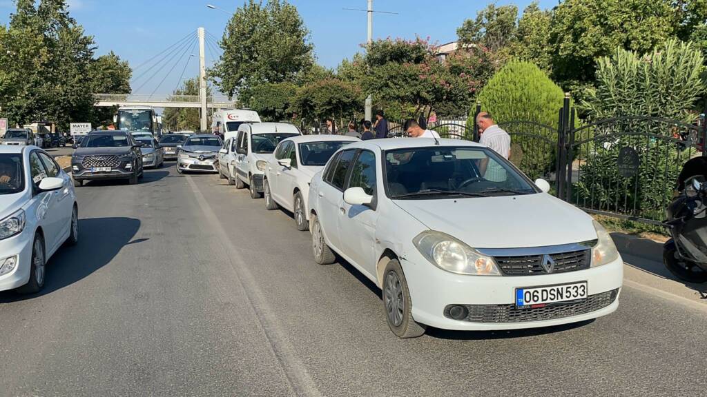 Adıyaman’da, yaya geçidinden geçen