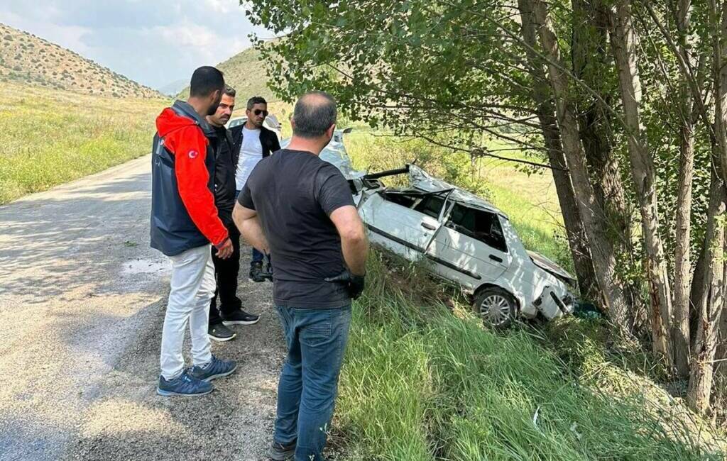 Bayburt’ta otomobilin şarampole devrilmesi