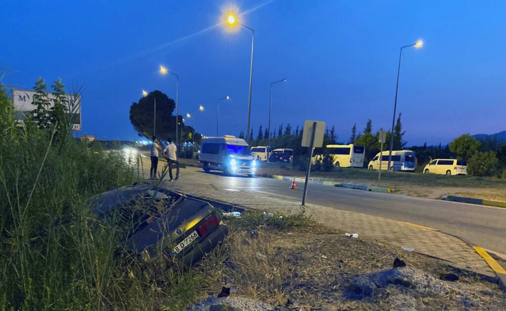 Yoldan çıkan otomobil yan yattı: 3’ü çocuk 6 yaralı!