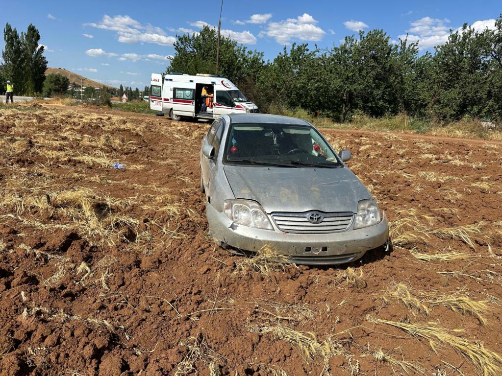 Otomobil şarampole uçtu: 3 yaralı!