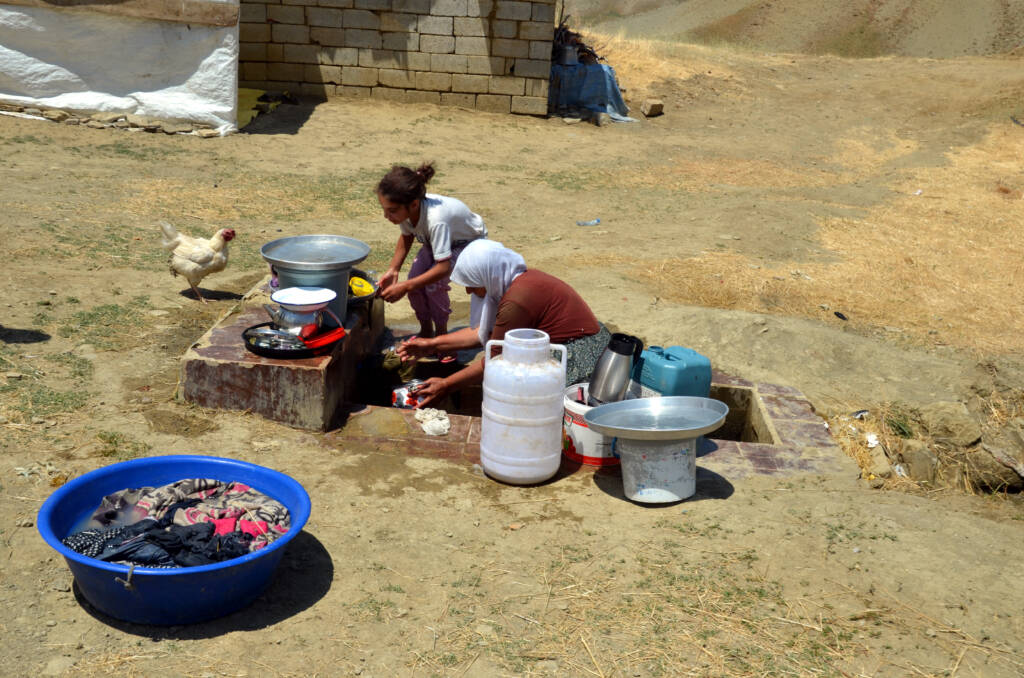 Muşlu kadınların zorlu yayla mesaisi devam ediyor