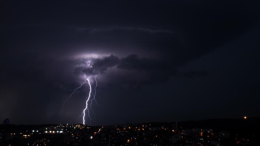 Meteoroloji’den ‘gök gürültülü sağanak’ uyarısı