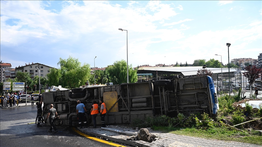 Ankara’da EGO Otobüsü Devrildi! 5 Kişi Yaralandı