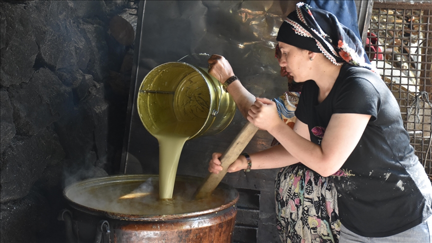 Gümüşhane’de Kazanlar Pestil İçin Kaynıyor