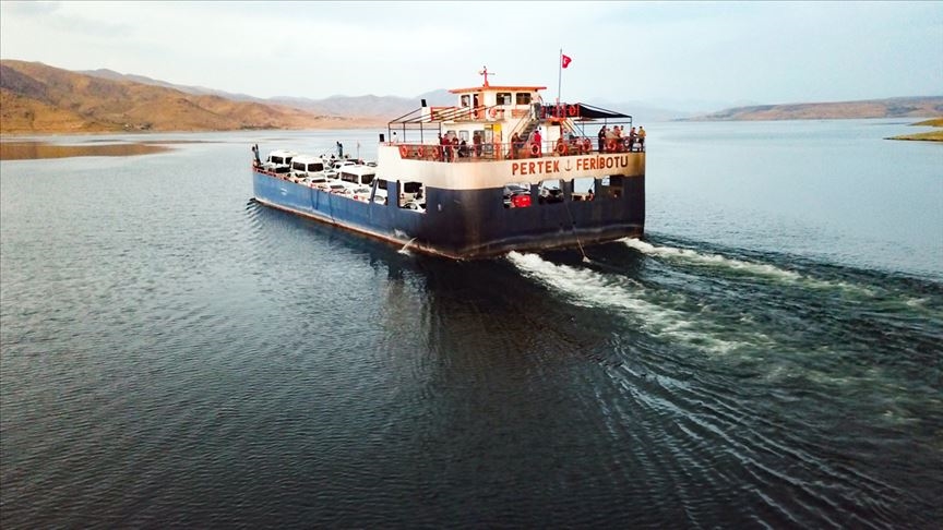 Tunceli’de Rüzgar Etkili Oldu! Feribot Seferleri İptal Edildi